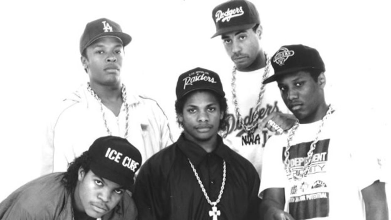 N.W.A. son quizá los únicos nominados que han recibido una carta de advertencia del FBI que actualmente está en exhibición en el Salón de la Fama.