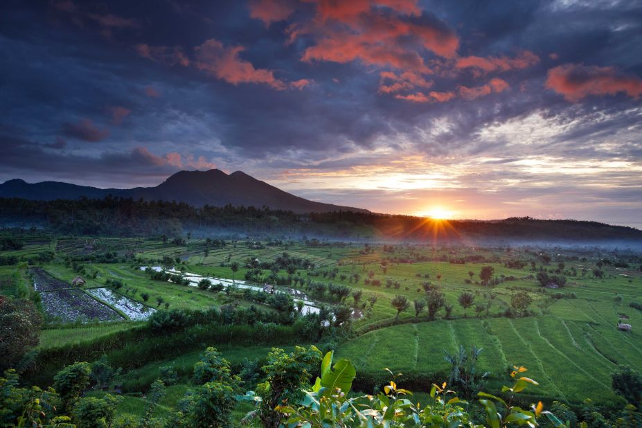 Bali didn't need the attention it got from the "Eat, Pray, Love" book and movie; its romantic credentials were firmly established before author Elizabeth Gilbert stepped foot there.
