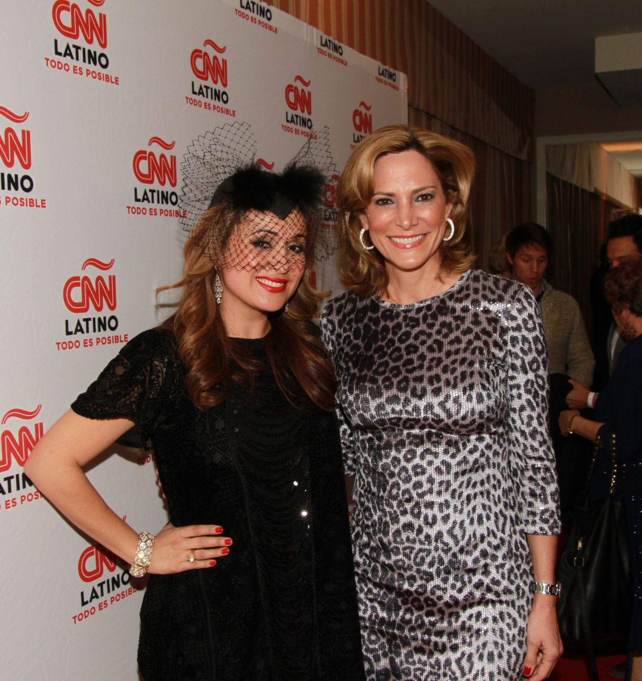 Elizabeth Espinosa junto a María Elvira Salazar.