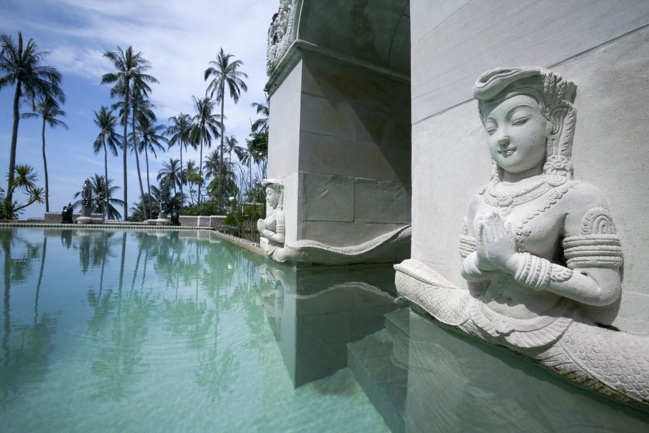 Garnering consistently excellent reviews, this retreat on the island of Koh Samui is built around a cave once inhabited by a Buddhist monk. 