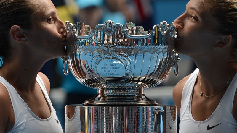 Serena Williams hits her own face in Australian Open victory | CNN