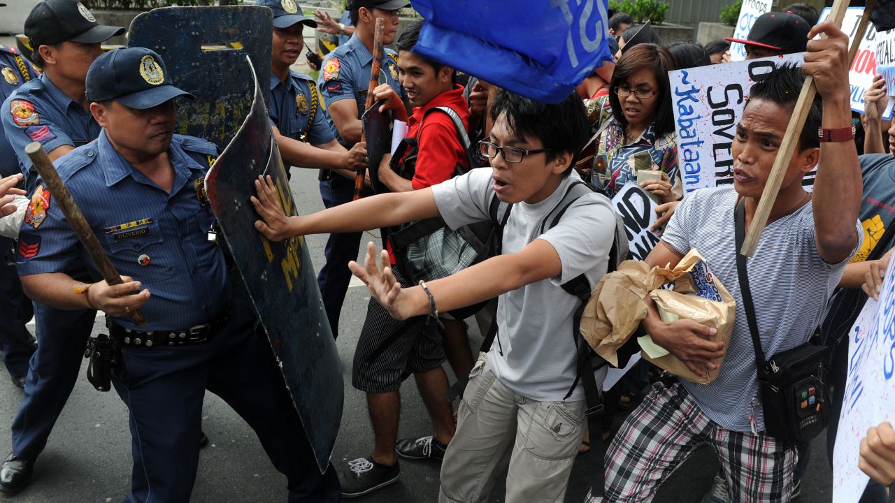 Student activists scuffle with police in front of the U.S. Embassy in Manila during a January 19 protest condemning the minesweeper's grounding.