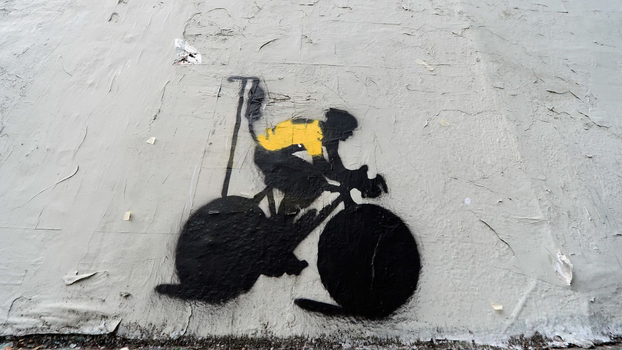 Graffiti skewers Lance Armstrong  for performance-enhancing drug use