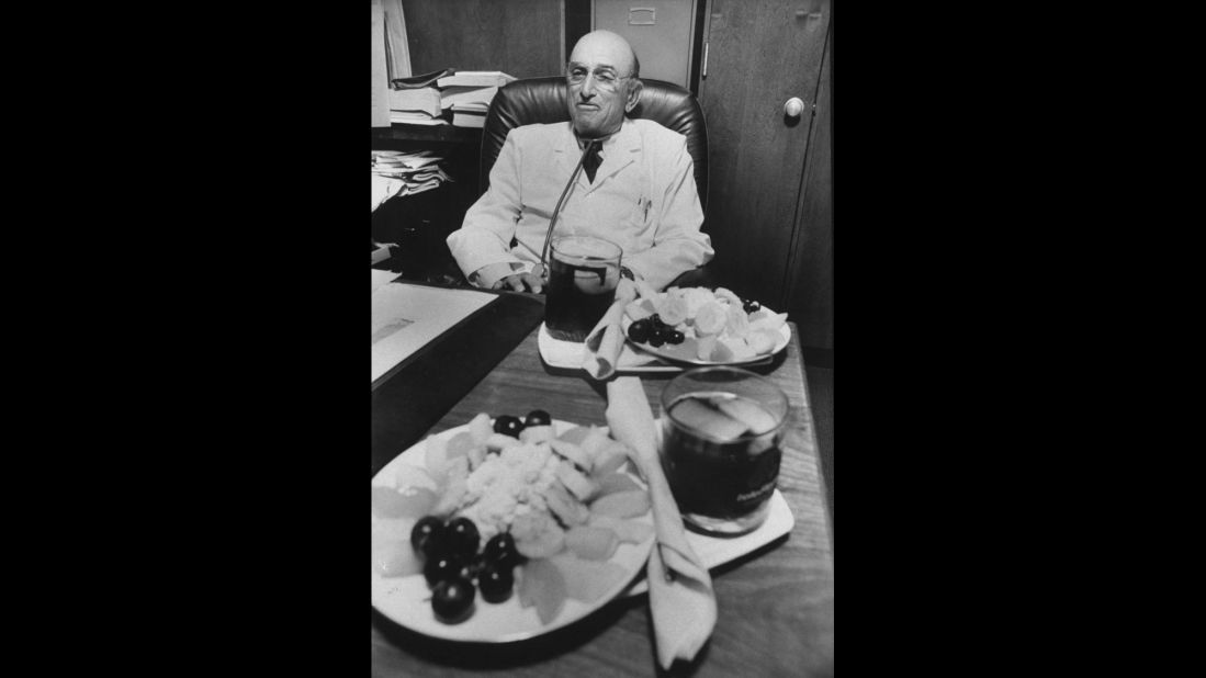 1978: Dr. Herman Tarnower publishes "The Complete Scarsdale Medical Diet." Two years later he is shot to death by his girlfriend.