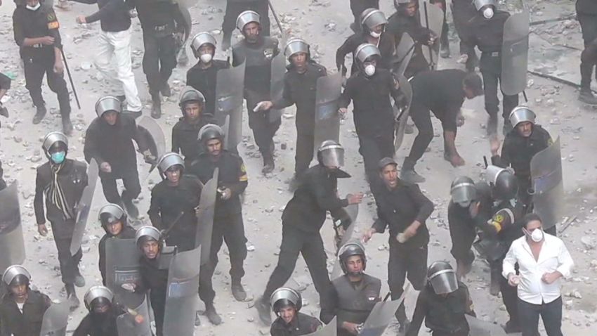pkg wedeman egypt security forces_00012916.jpg