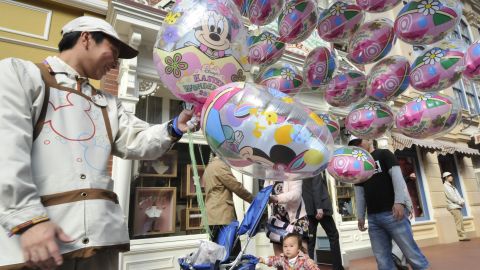 A balloon seller in Tokyo Disneyland in 2011.
