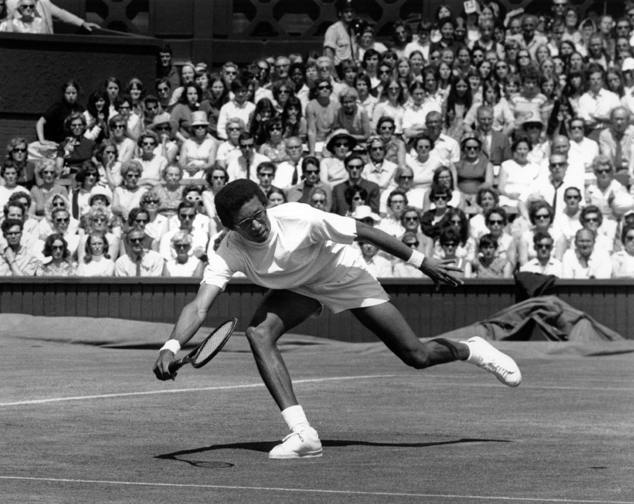 Gibson was not only an inspiration for female tennis players, but also for men's stars such as Arthur Ashe -- the only black male player to win the U.S. Open, Wimbledon or Australian Open titles. The U.S. Open's main stadium is named after him.