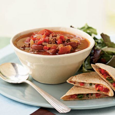 Cook a flavorful pot of chili in just 40 minutes for a quick, filling dinner that's only 261 calories per serving. The recipe easily doubles if you're expecting more guests. <strong>Try this recipe:</strong> <a href="index.php?page=&url=http%3A%2F%2Fwww.myrecipes.com%2Frecipe%2Fbeef-beer-chili-10000001654649%2F" target="_blank" target="_blank">Beef and beer chili</a>