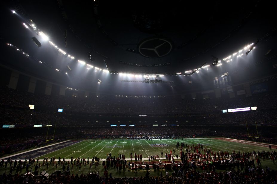 A sudden power outage at the Mercedes-Benz Superdome causes a 34-minute delay early in the third quarter.