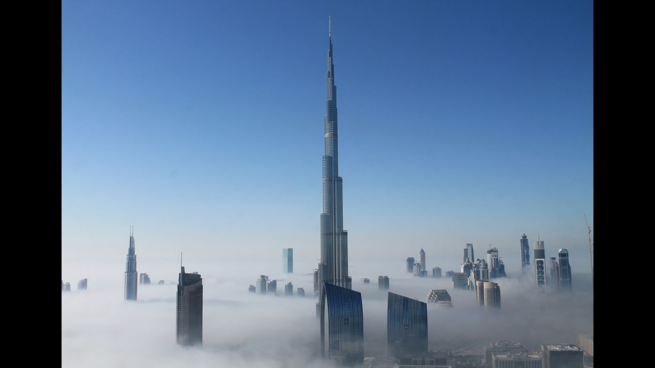 Así se ve desde el departamento en el piso 50 de Abdel Hamid Zein en Dubai, aproximadamente a 200 metros de altura. "Fue bastante impresionante porque no es de todos los días que te despiertes y te encuentres sobre las nubes". 