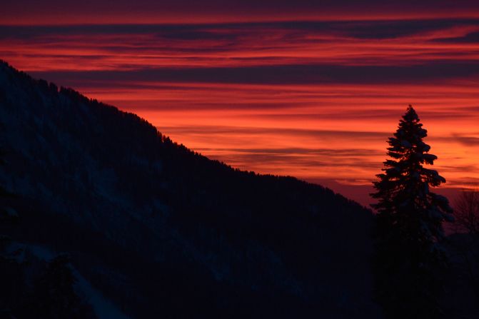 Unlike Vancouver, which had an unseasonably mild winter and had to import snow for its 2010 Games, the mayor of Sochi says they don't expect to see a shortage of the fluffy white stuff. <br /><br />"As for the snow, there won't be any risks -- we're not even worried about it," Anatoly Pakhomov was quoted by Russian website <a href="index.php?page=&url=http%3A%2F%2Frt.com%2Fsport%2Fsochi2014-snow-sleptsova-pakhomov-879%2F" target="_blank" target="_blank">RT.com</a>.<br /><br />"Of course, we all saw the problems in Vancouver, but we have more natural snow here in February, and every track has its own snow machine."