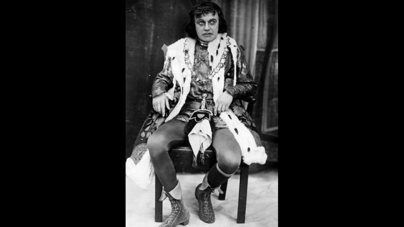 George Hayes as Richard III during a Shakespeare Festival at Stratford-Upon-Avon, circa 1925.
