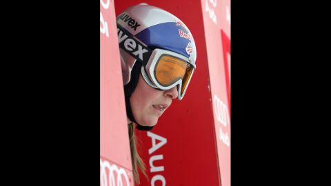 Vonn gets ready to start her FIS Ski World Cup women's downhill  training in Aspen, Colorado, on December 5, 2007. 