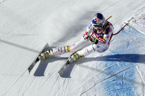 Vonn sprays powder during the Audi FIS Alpine Ski World Cup women's downhill on January 19, 2013, in Cortina D'ampezzo, Italy. She took first place.