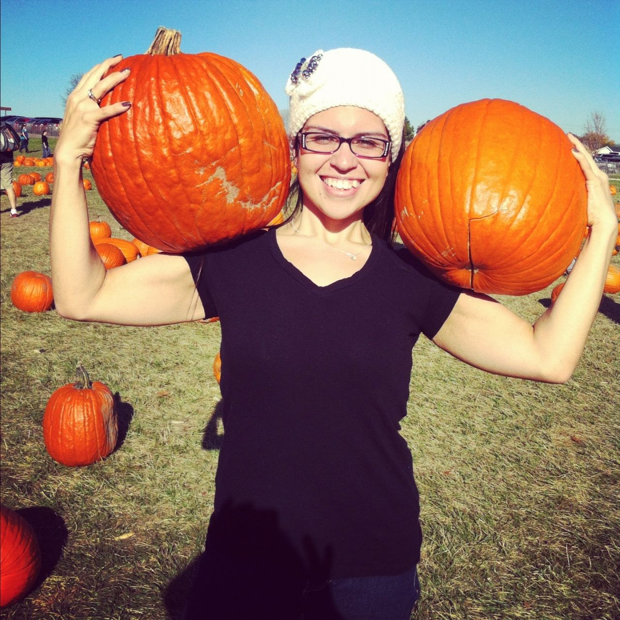 Today Garcia weighs 128 pounds. On the couple's annual trip to the pumpkin patch in October 2012, Garcia carried pumpkins to make up for missing a workout at the gym.