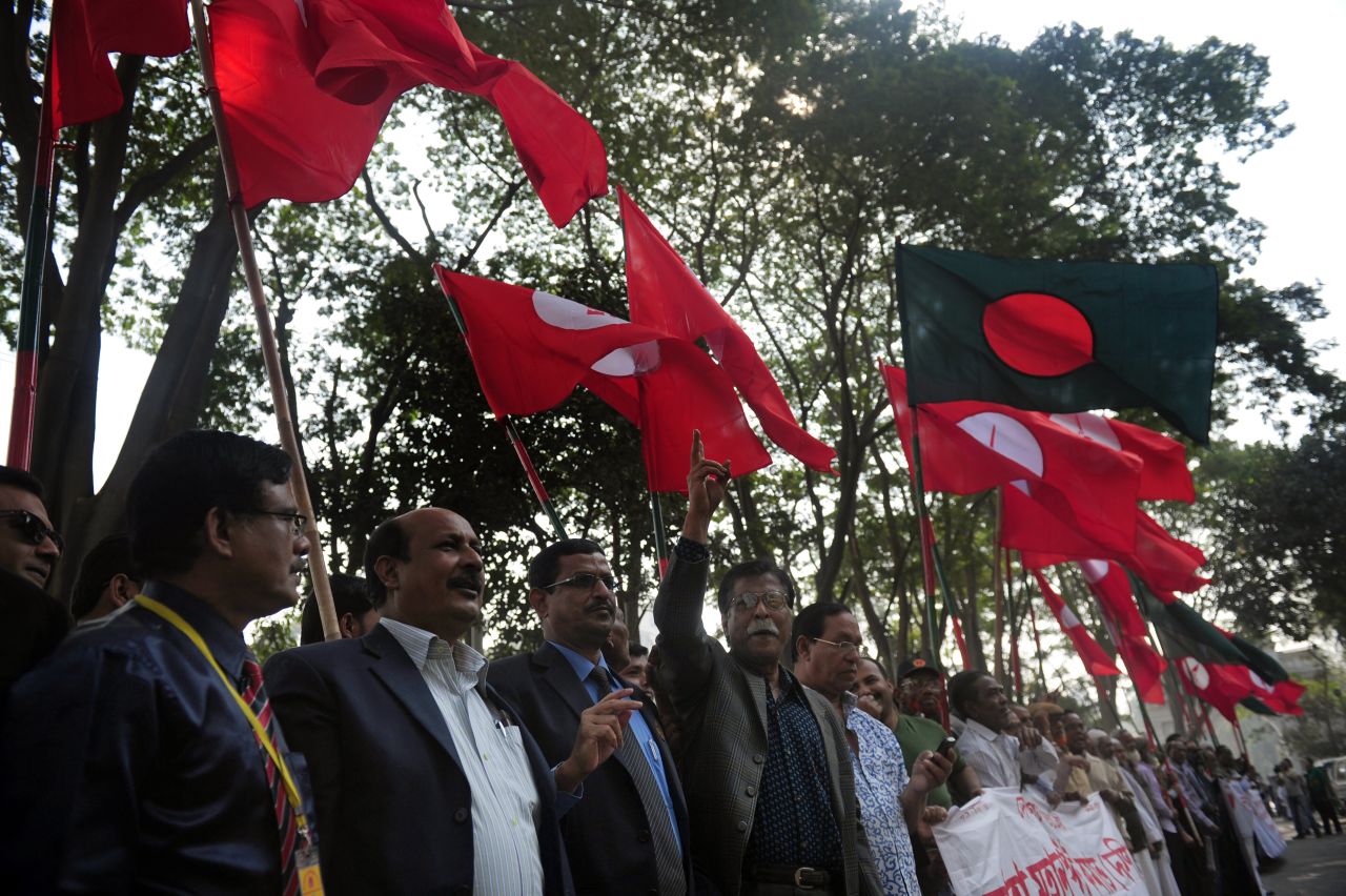 Activists and former freedom fighters who fought against Pakistan in the 1971 war demonstrate outside the court in Dhaka on February 5.