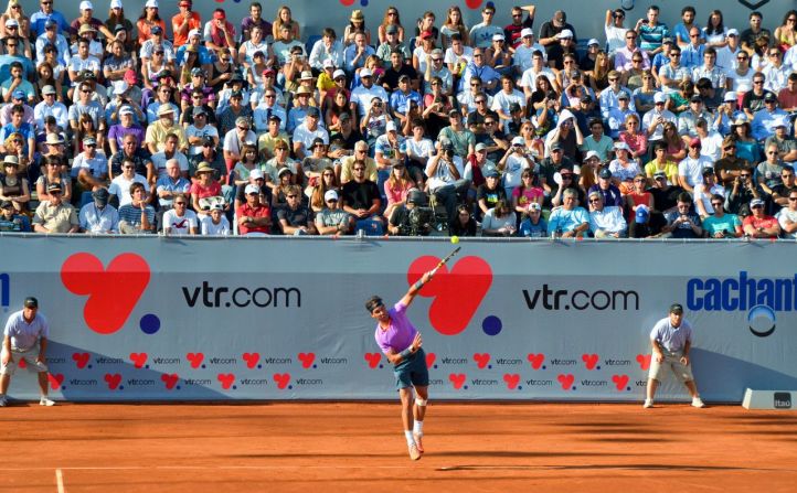 Late in the match, as the shadows covered most of the court, a heckler shouted, "How is your knee Rafa?" The stadium responded with a loud and angry "Shhhh!" at the breach of etiquette. Nadal responded in his own way with a cannon-like serve.