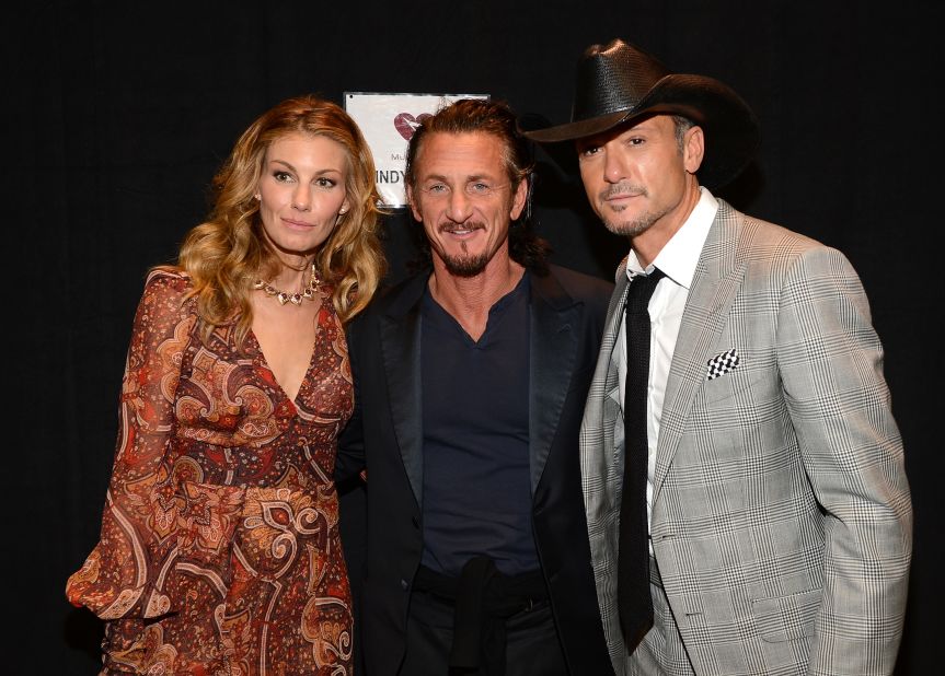 Singer Faith Hill, actor Sean Penn and singer Tim McGraw pose on the red carpet.