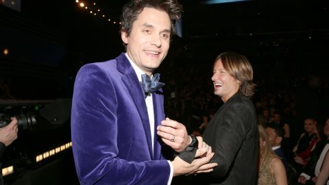 Keith Urban to John Mayer: "<a href="http://www.youtube.com/watch?v=85q_hRnl3oI" target="_blank" target="_blank">This is beautiful! What is that? Velvet?</a>"