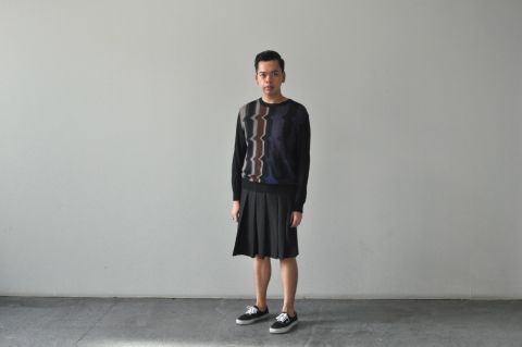 One of the few do-it-yourself menswear bloggers, Izzy Tuason embraces foppish style "through the appreciation of fine craftsmanship" in his blog <a href="http://www.thedandyproject.com" target="_blank" target="_blank">The Dandy Project</a>, with tutorials on how to bead collars or style kilts. The "<a href="http://www.thedandyproject.com/2012/09/vogue-hommes-japan.html/" target="_blank" target="_blank">boy from Manila who likes to dress up and loves to talk about it</a>" also uses his site to show off looks mixing couture and vintage pieces from American, Japanese and Filipino designers, among others.
