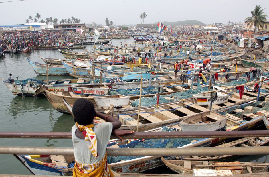 The busy fishing harbor at the foot of Elmina Castle.