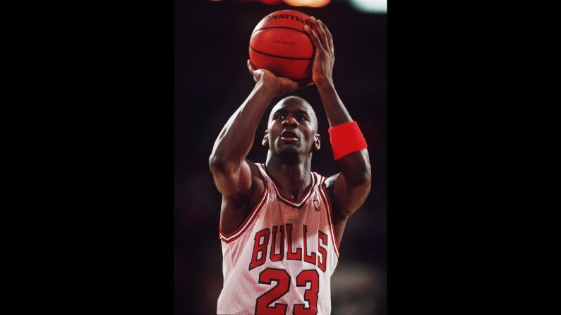 Jordan shoots a free throw in 1988.