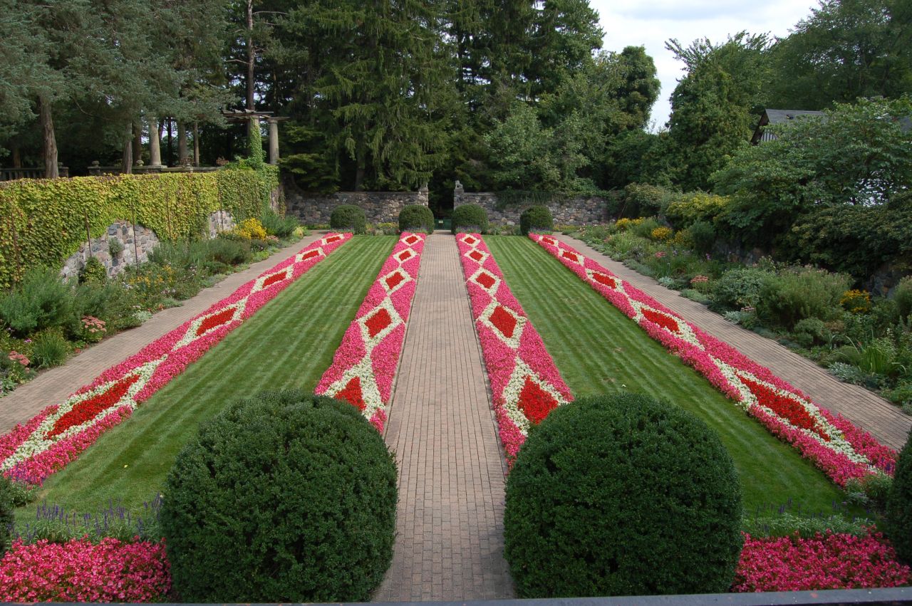Cranbrook Gardens features a range of designs across its 40 acres, including formal, woodland and naturalistic gardens with fountains, streams and many different plantings. 