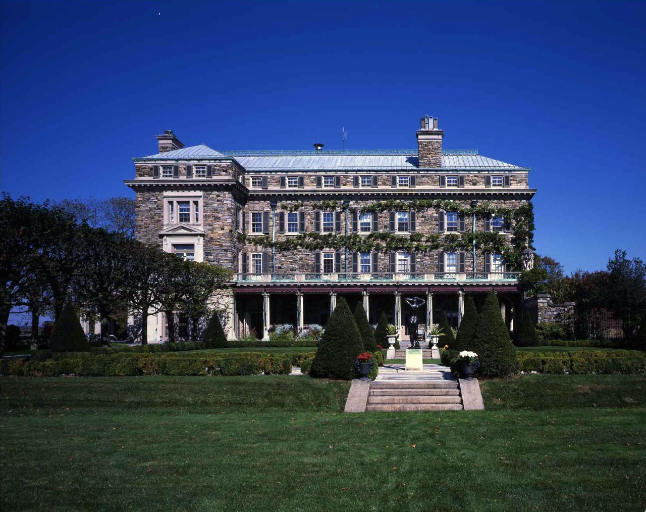 Four generations of the Rockefeller family lived at Kykuit (which means "lookout" in Dutch), starting with Standard Oil founder John D. Rockefeller. 