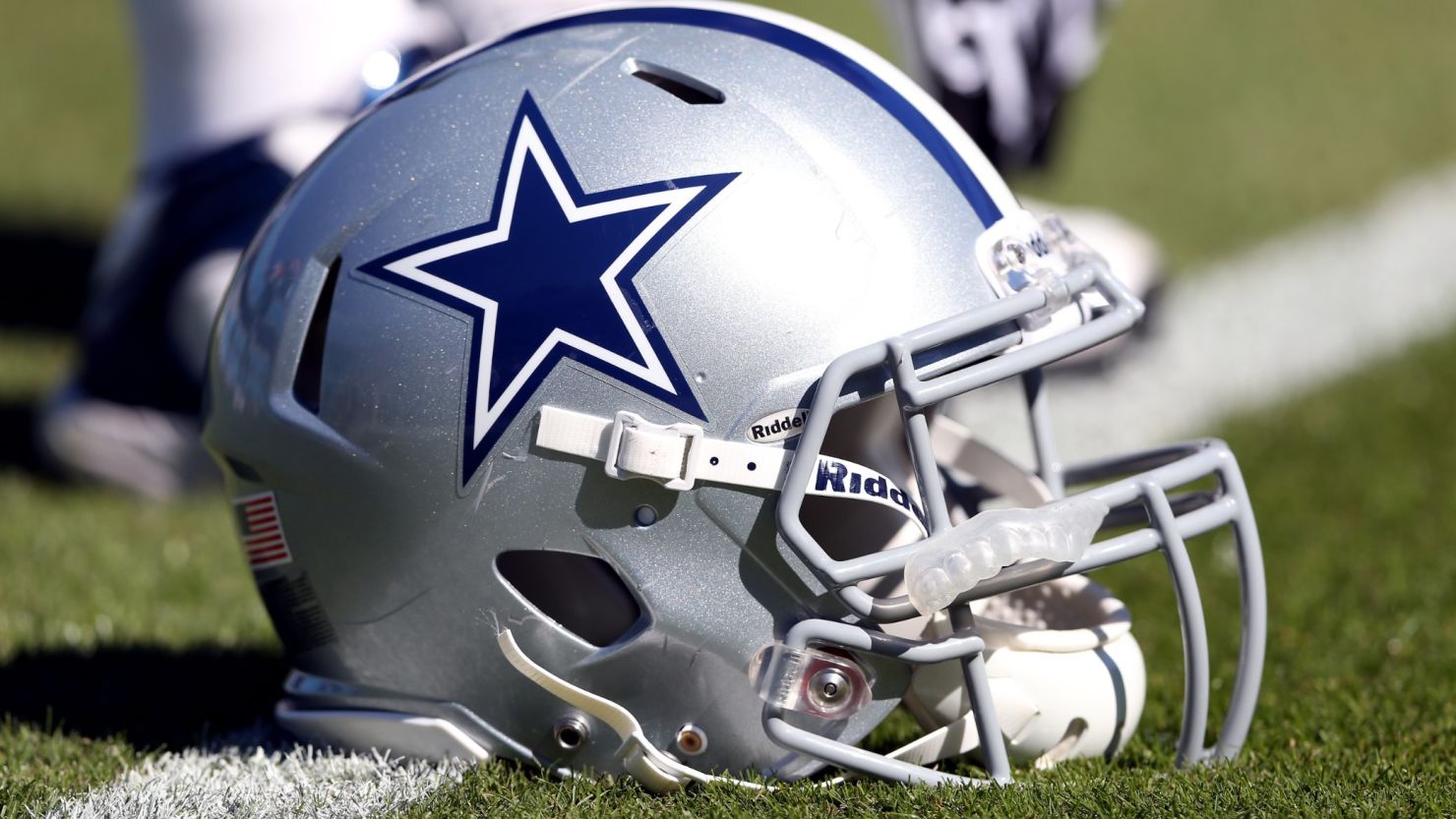 Jack Eskridge designed the Dallas Cowboys' team logo after joining the team in 1959.