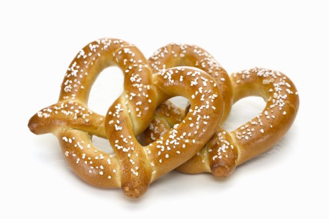 <strong>Best savory snack: Soft pretzel, no cheese</strong><br />Regal Cinema's Bavarian pretzel contains 480 calories -- less than most popcorns or candy boxes, but still more than enough snack to split with the person next to you. <br />Their pretzel bits are slightly better, with 370 calories -- without the cheese dipping sauce on the side. Soft pretzels are notoriously high in sodium, as well, so you may want to ask for one with less salt, or brush most of it off into a trash can before showtime.