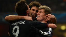 Toni Kroos fired Bayern Munich into a seventh minute lead as the German side made the perfect start to its last-16 Champions League clash at Arsenal.