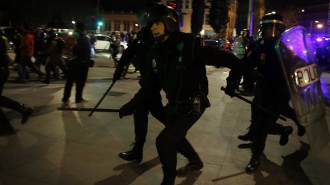 Protesters, police clash in Spain | CNN