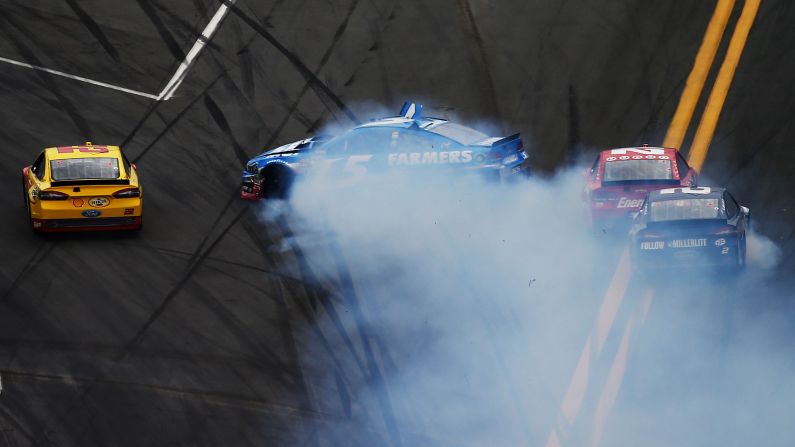 No. 5 Kasey Kahne skids out during the Daytona 500.