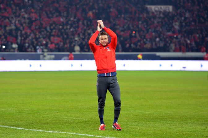 David Beckham received a rapturous reception from the 48,000 capacity crowd at the Parc des Princes.  