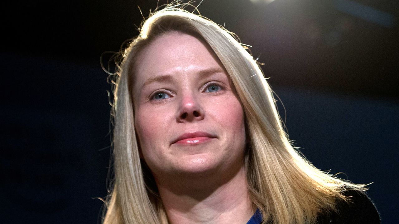 Yahoo CEO Marissa Mayer is reportedly in talks to buy blogging platform Tumblr for as much as $1 billion.