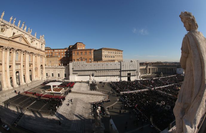 Benedicto XVI participó este miércoles 27 de febrero en su última audiencia general ante una abarrotada Plaza de San Pedro, en el Vaticano.