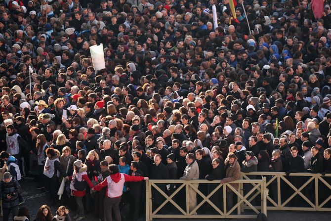 Benedicto XVI participó este miércoles 27 de febrero en su última audiencia general ante una abarrotada Plaza de San Pedro, en el Vaticano.