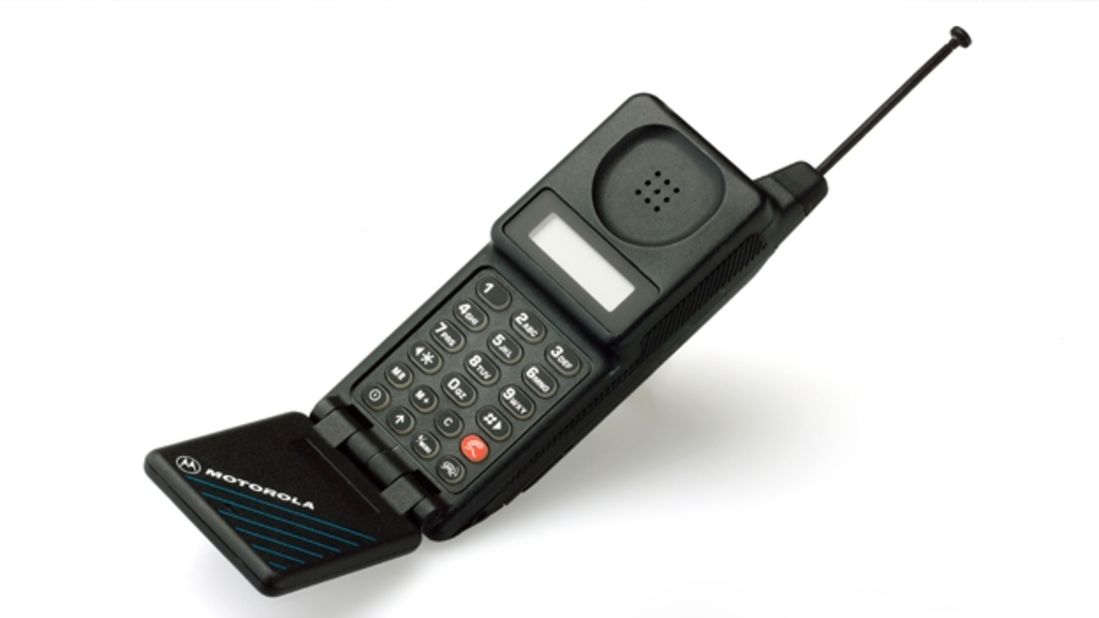 The Motorola MicroTAC Classic was released in 1991 and modeled after the MicroTAC 9800x, which came out in 1989. It was a precursor of the flip phones that would come later.