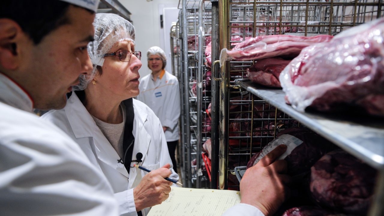 (Illustration photo) An employee conducts a verification of the origin of the meat in a supermarket in France, on March 1, 2013.