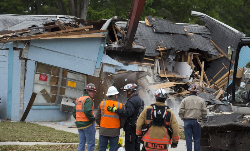 Demolition Starts At Florida Home Where Sinkhole Devoured Man Cnn