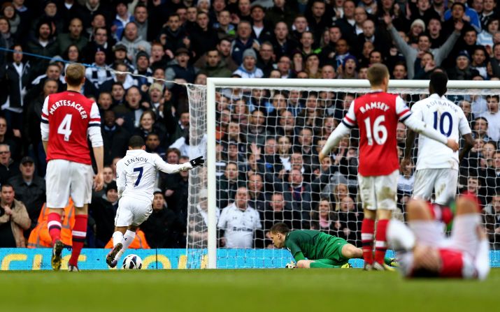 Aaron Lennon extended Tottenham's advantage just two minutes later when he stole in behind the defense before rounding Arsenal goalkeeper Wojciech Szczesny and rolling the ball into the empty net.
