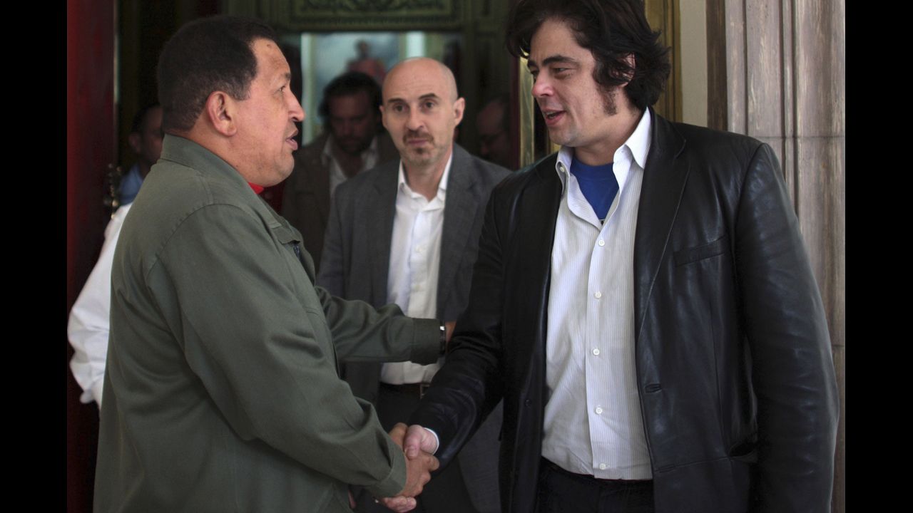 After attending the premiere of his film "Che," actor Benicio del Toro meets with Chavez at the Miraflores palace on March 4, 2009.