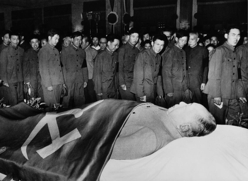 Chinese pass by Mao Zedong's body exhibited to the public on a catafalque.