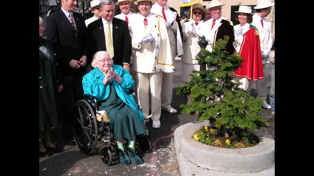 The park was reopened on March 16, 2007, in true St. Patrick's Day style with the Royal Rosarians, bagpipers, and members of the Fagan family, including Dick Fagen's wife Katherine, in attendance.