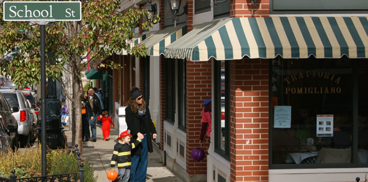 Libertyville's four-block epicenter along Milwaukee Avenue (35 miles from Chicago, and a world apart) is lined with boutiques, foodie shops and pubs.