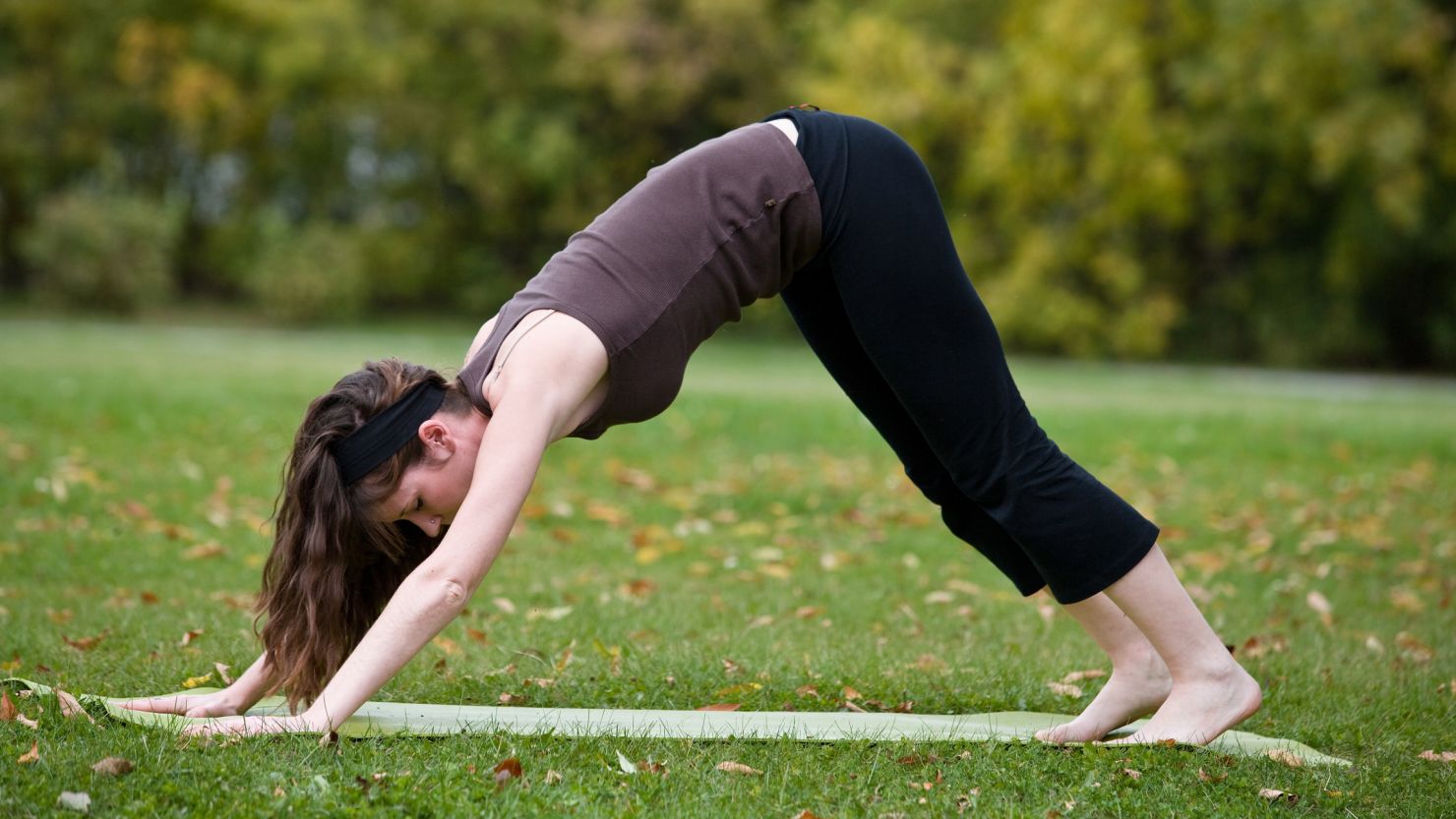 The downward dog and other yoga exercises can have a positive effect on psychological problems.