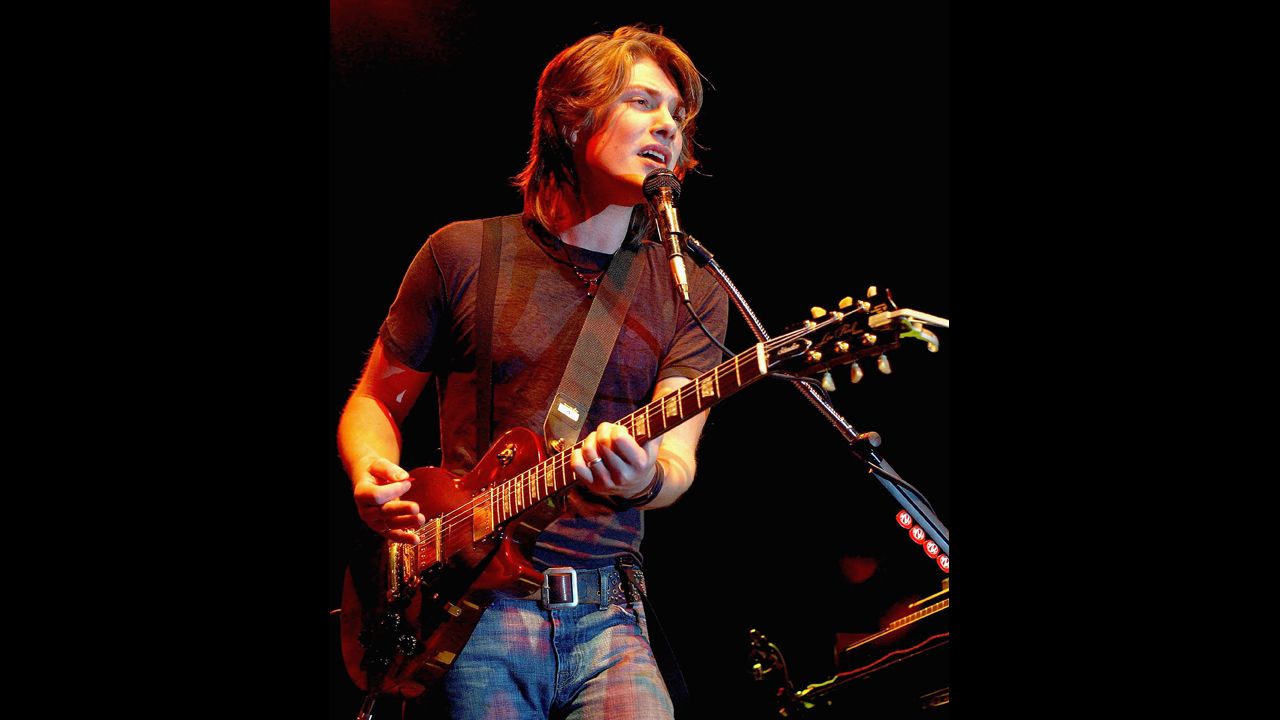 In 2005, Taylor performs in Dublin, Ireland.