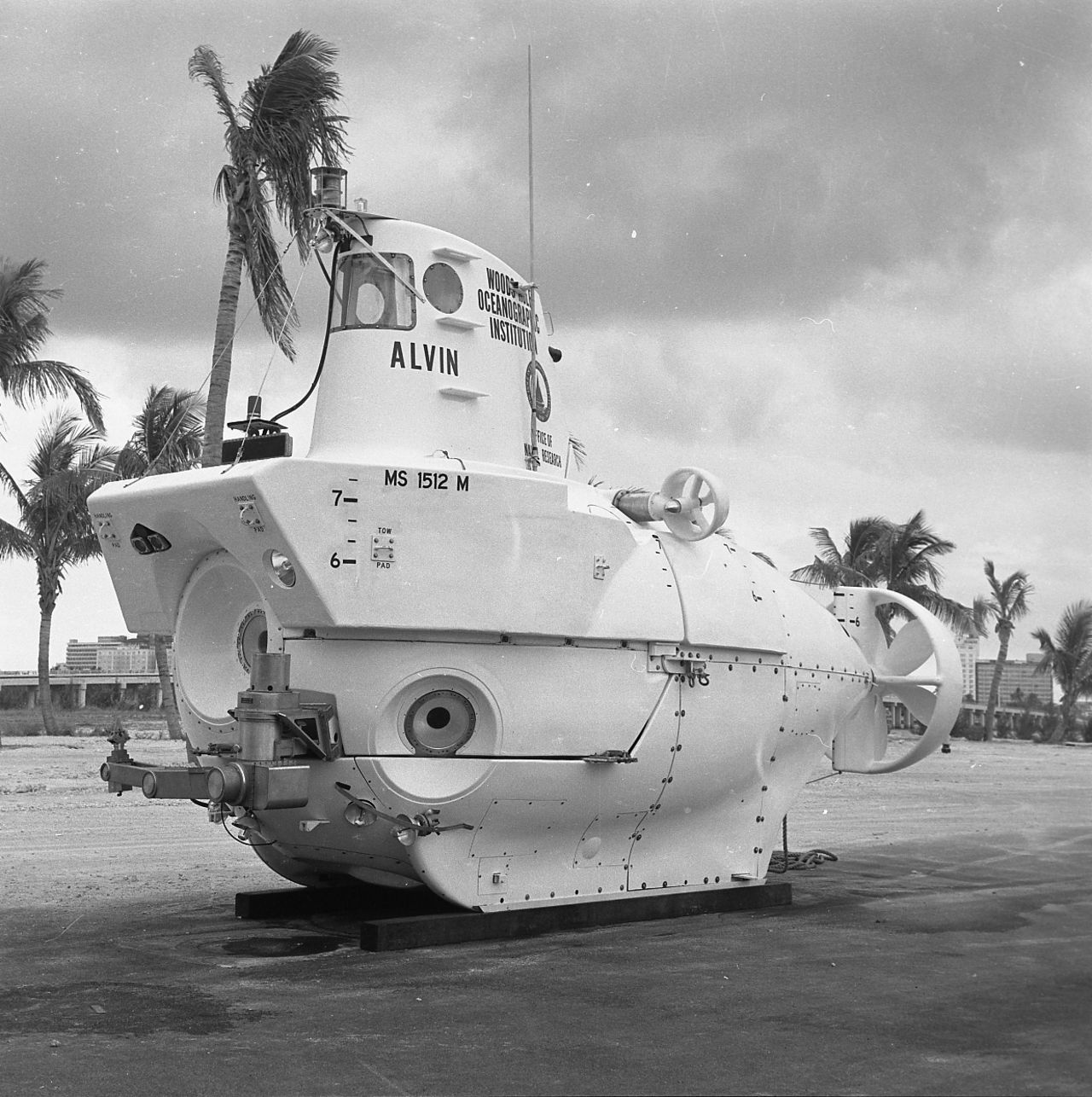 In 1977, the development of new technology allowed the human-occupied vehicle, "Alvin" to explore a volcanic ridge 2500 meters below sea-level. "This discovery changed our understanding of how life can function here on Earth and opened entirely new fields of research," says German.