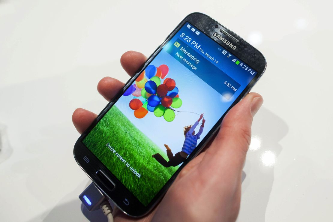 Users of the Samsung Galaxy IV will be able to scroll by tilting the phone back and forth.