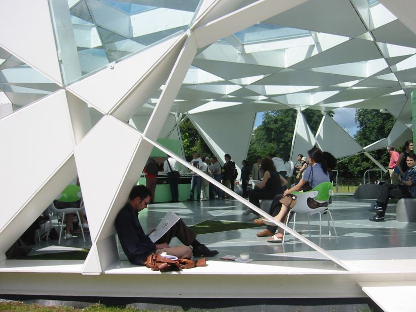 Ito designed the temporary Serpentine Pavilion Gallery, completed in London's Hyde Park in 2002. The seemingly random pattern is derived from an algorithm of a cube that expands upon rotation. The Evening Standard newspaper called it "a lesson in imagination."